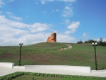 Степанакерт. Монумент "Мы-наши горы"