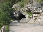 Ущелье Биказ. Вот такие туннели встречаются