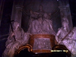 Ватикан. Собор Святого Петра. Вот такие статуи стоит там просто по углам, в тёмных проходах, чтоб место не пустовало, наверное